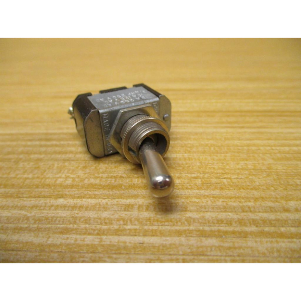 Cutler Hammer FDA-11-040 Toggle Switch FDA11040 - Used