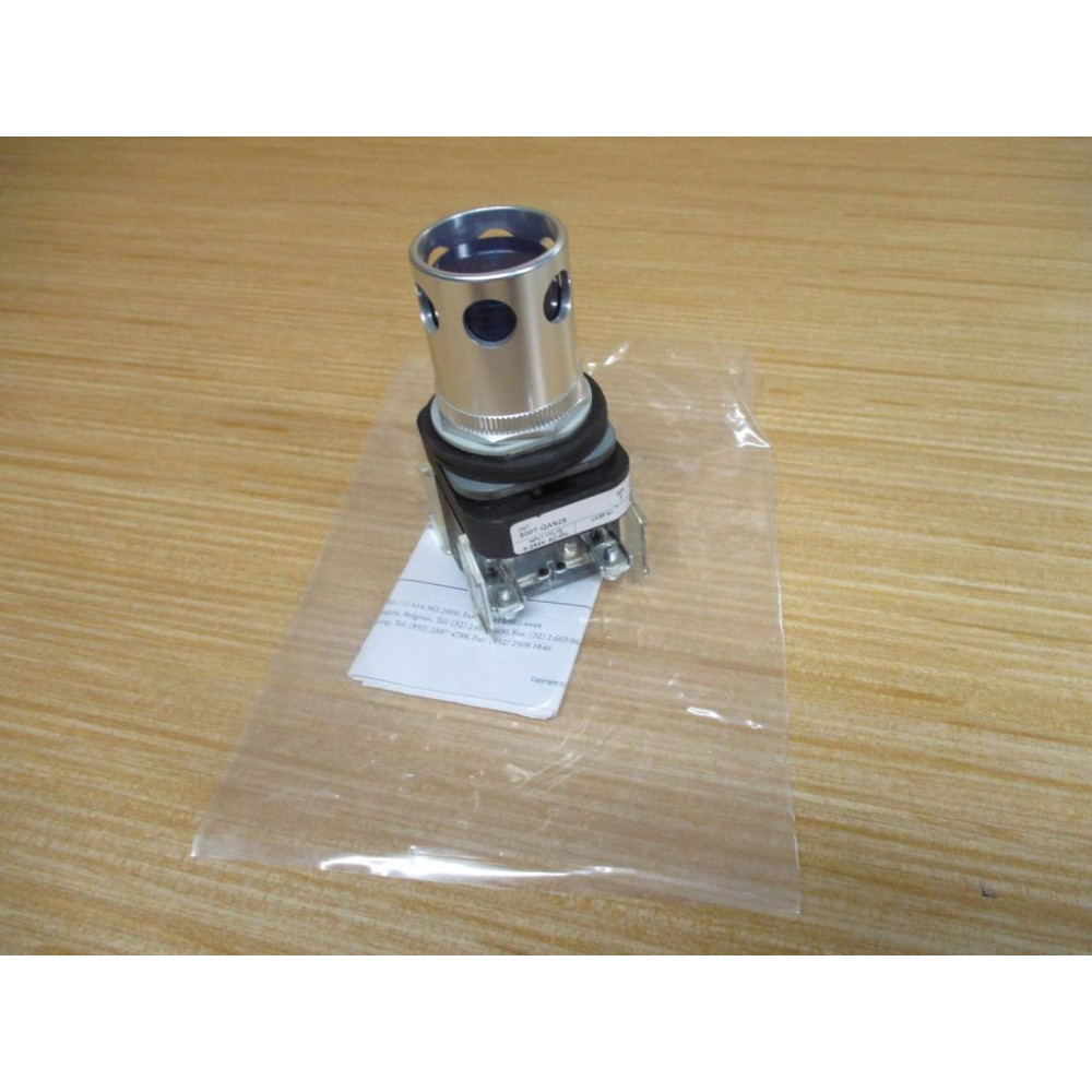 Allen Bradley 800T-QAN25 Push Button 800T-QAN25B - New No Box Allen Bradley 800T-QAN25 Push Button 800T-QAN25B - New No Box