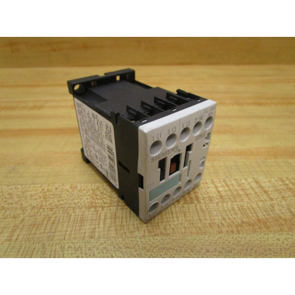 Siemens 3RT1016-1BW42 Contactor 3RT10161BW42 Small Crack - New No Box