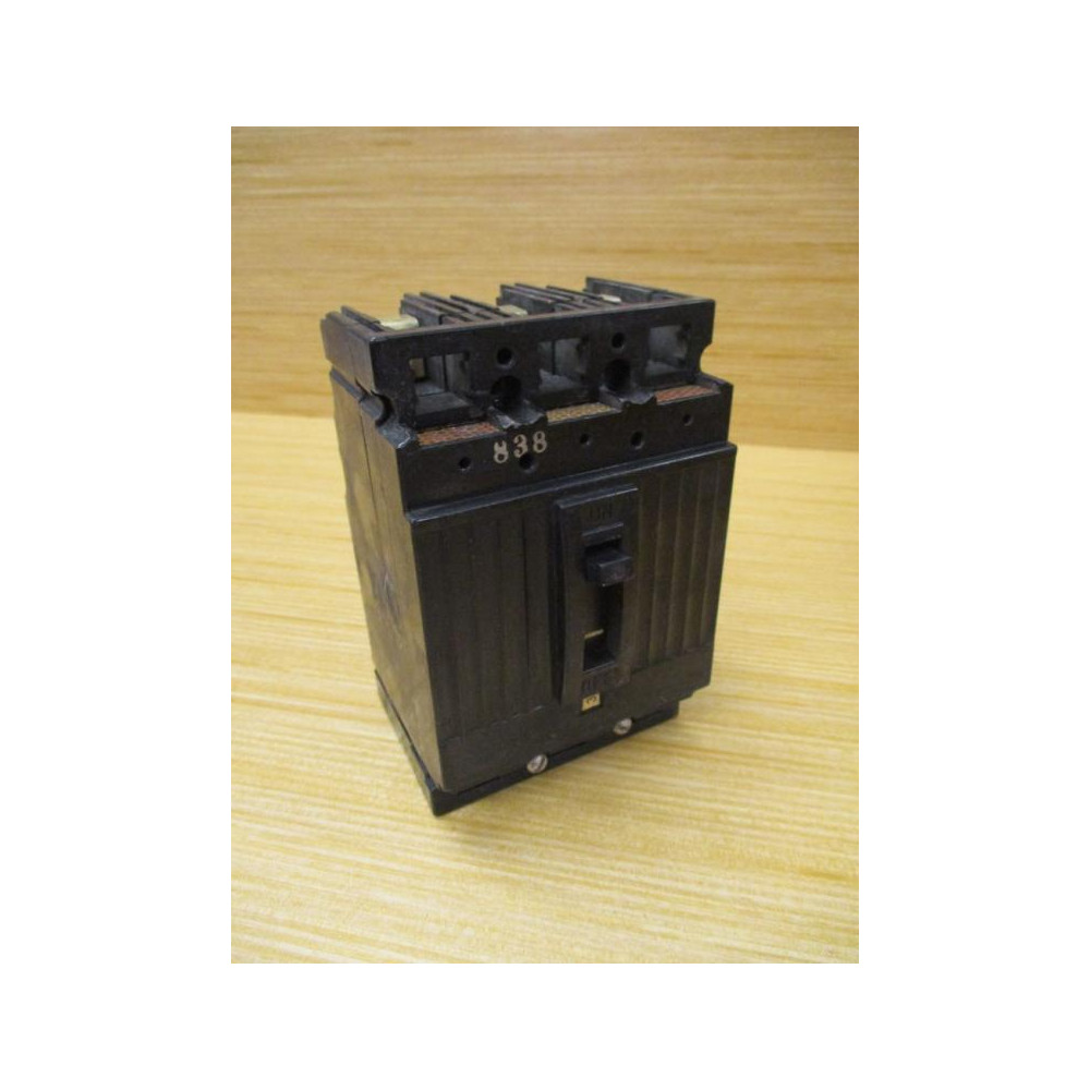 General Electric TE132020 20A Circuit Breaker GE Cracked Corner - Used