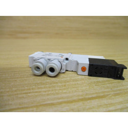 SMC VQZ1121-5MO-C4 Solenoid Valve VQZ11215MOC4 - Used