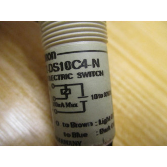 Omron E3F2-DS10C4-N Photoelectric Sensor E3F2DS10C4N W 2 Nuts - New No Box
