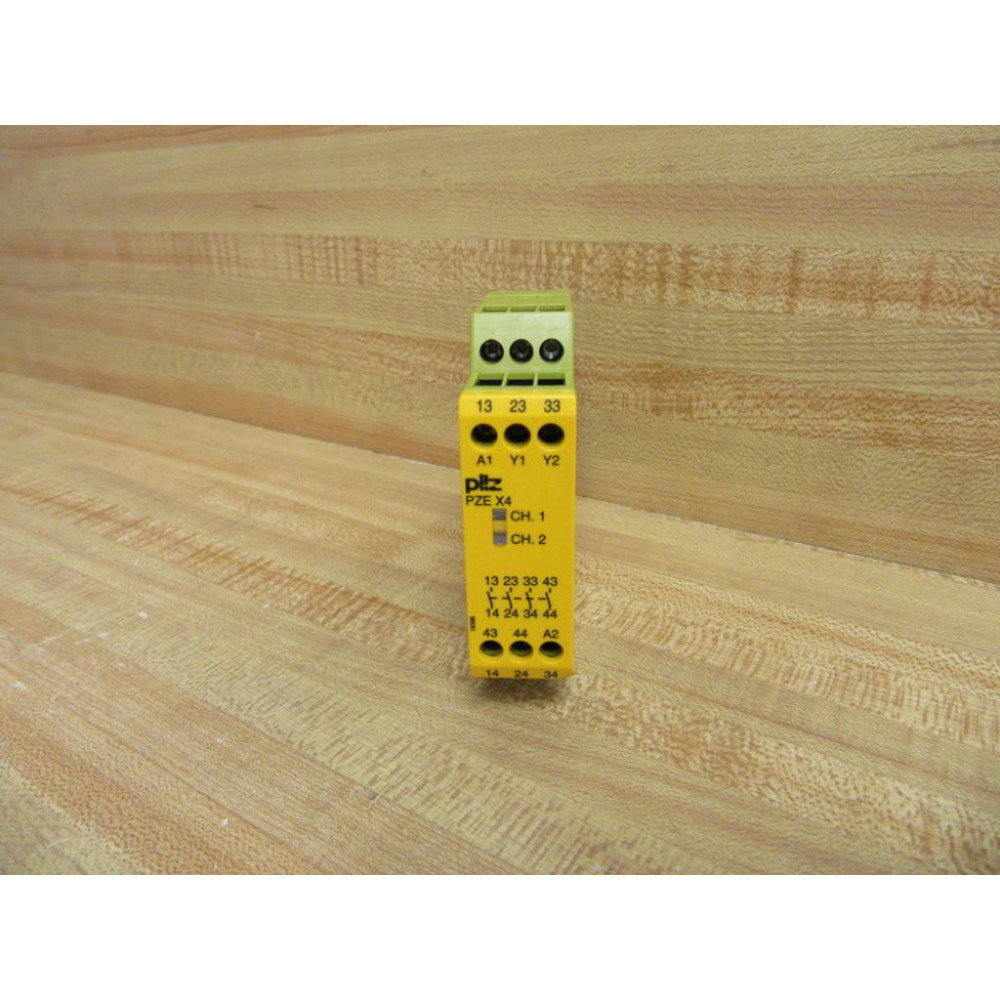 Pilz PZE X4 24VDC 4no Expansion Module 774585 - New No Box Pilz PZE X4 24VDC 4no Expansion Module 774585 - New No Box