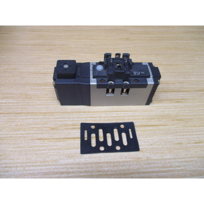 SMC VS7-6-FG-S-1N Solenoid Valve VS76FGS1N W 100VAC Coil - Used