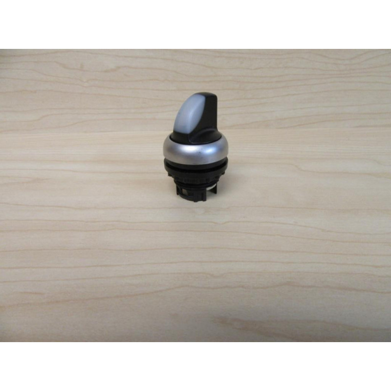 Cutler HammerEaton M22-WRLK3-W Selector Switch - New No Box
