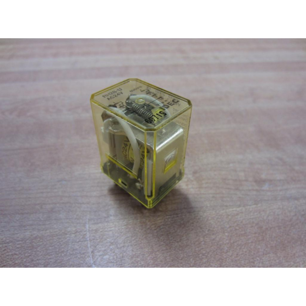 IDEC RH2B-U-AC24V Relay 24VAC RH2BUAC24V Tested - New No Box