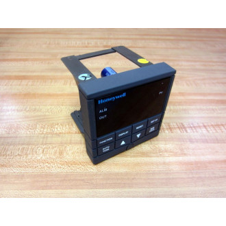 Honeywell DC200E-2-000-100000-0 UDC2000 Mini-Pro Controller 30757026-001 - Used