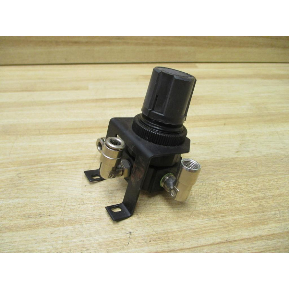Watts Fluidair R384-01C Parker Regulator R38401C W Fittings & Mount - Used