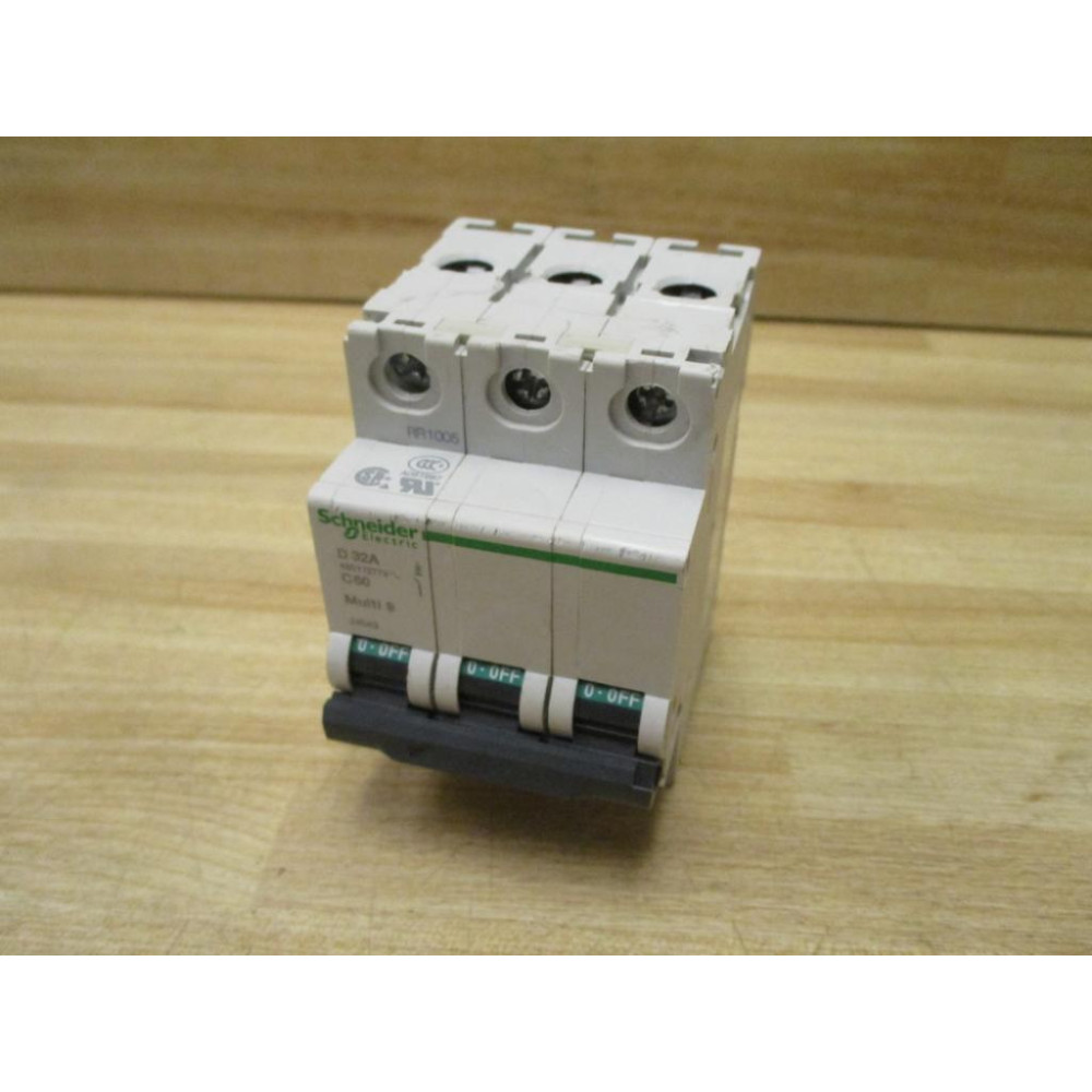 Schneider 24543 Square D 32A Breaker Merlin Gerin MG24543 - Used