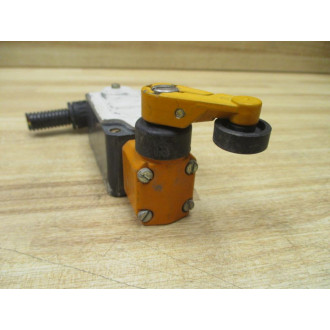 Siemens 3SE3-120-1G Limit Switch 3SE31201G W Roller & Strain Relief - Used