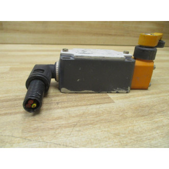 Siemens 3SE3-120-1G Limit Switch 3SE31201G W Roller & Strain Relief - Used