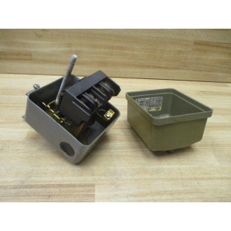 Square D 9037-GG21 Schneider Closed Tank Switch 9037GG21 W Mounting - Used