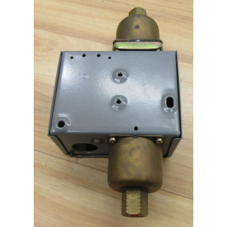 Johnson Controls P74FA-5C Differential Pressure Control P74FA5C WO Bracket