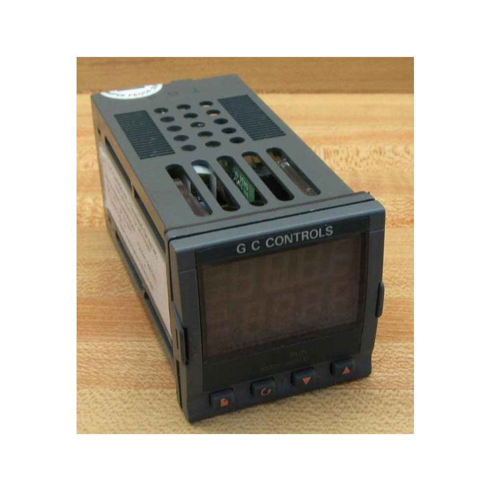 GC Controls 2216 Controller NSGCLHXX2YYMDIN WO Cover - Used