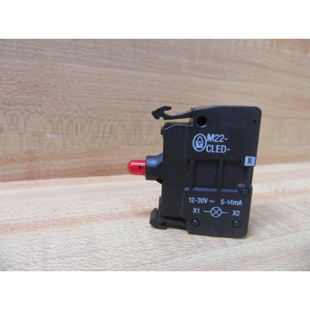 Eaton Moeller M22-CLED-R LED Indicator M22CLEDR - New No Box Eaton Moeller M22-CLED-R LED Indicator M22CLEDR - New No Box