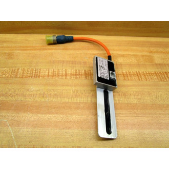 Senstronic A126305TK400T12 Sensor - Used