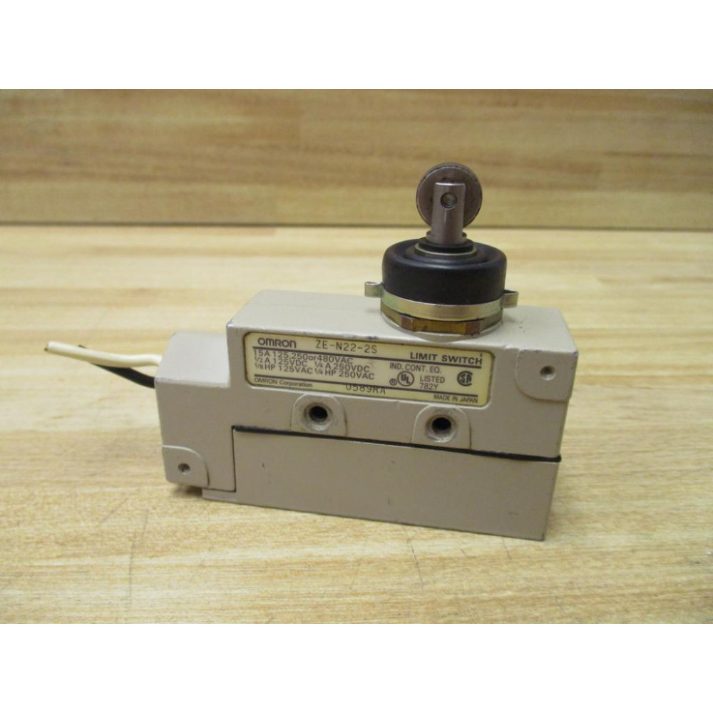 Omron ZE-N22-2S Limit Switch ZEN222S - Used