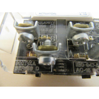 Allen Bradley 800T-H3204 Keyed Selector Switch 800TH3204 with Key D025 - Used