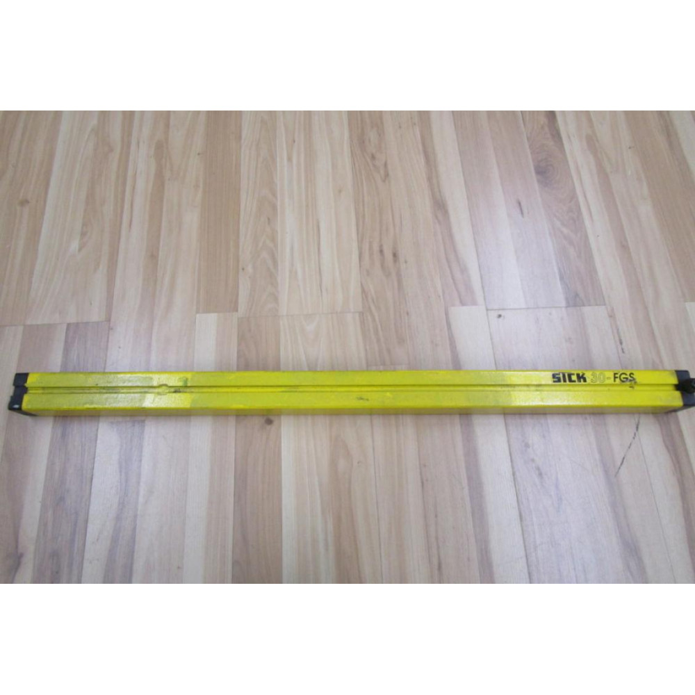 Sick 30-FGS Safety Light Curtain 30FGS Cracked - Used