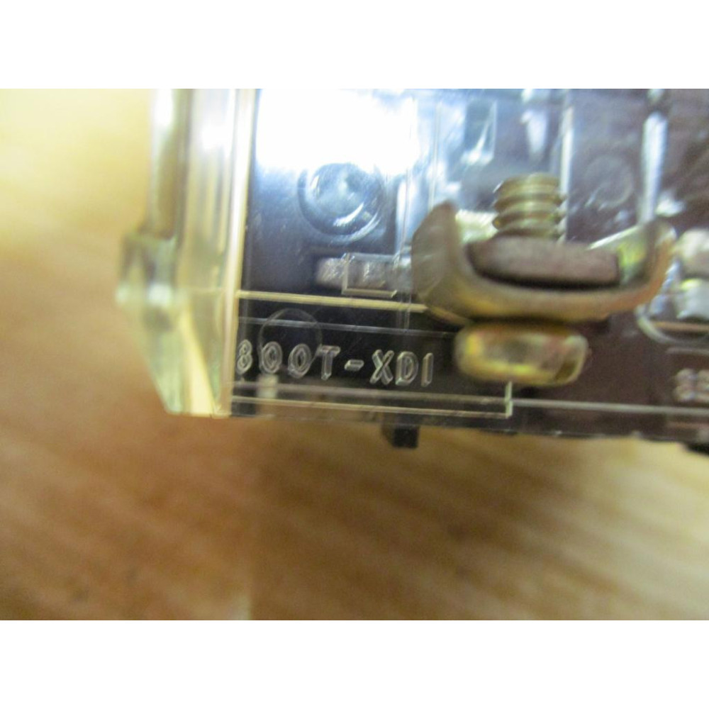 Allen Bradley 800T-FXTQ24AD1 Illuminated Push Button - New No Box