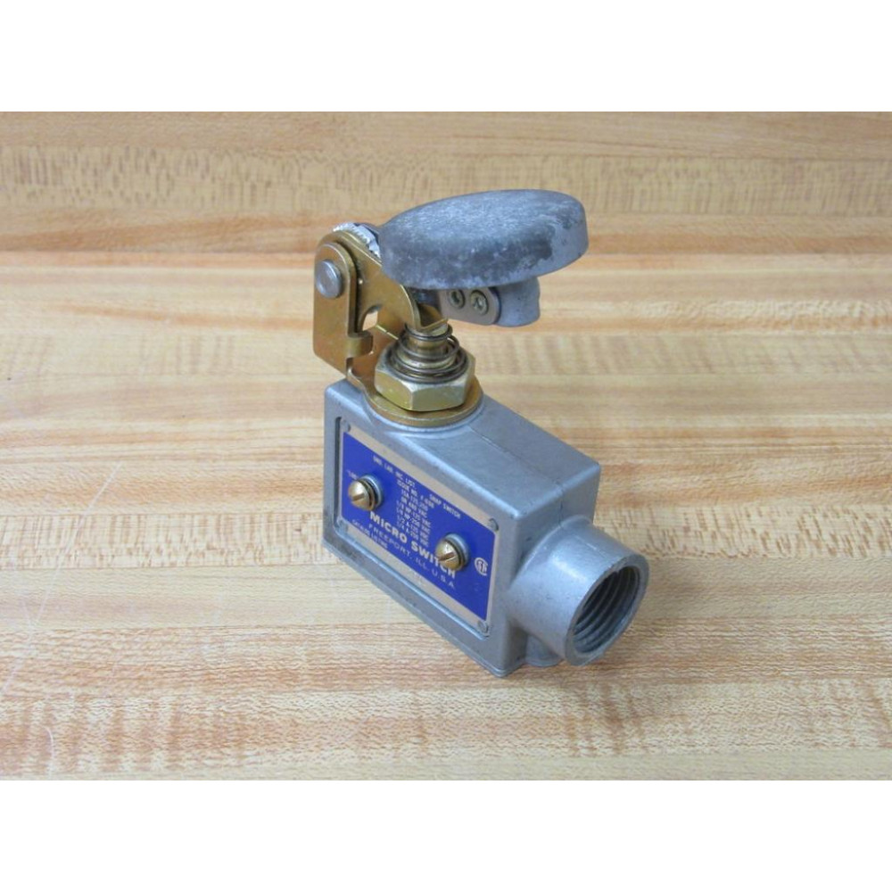Micro Switch BZE6-2RQ4 Snap Switch WPalm Button BZE62RQ4 - New No Box