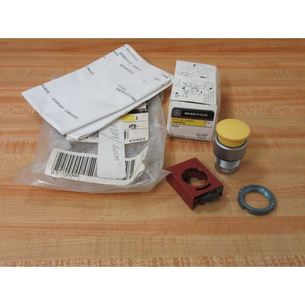 General Electric P9MEM3GN Momentary Mushroom Push Button