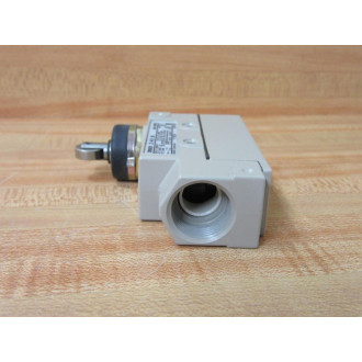 Omron ZE-N22-2G Limit Switch WRoller Lever ZEN222G