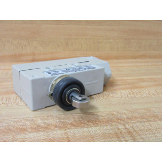 Omron ZE-N22-2G Limit Switch WRoller Lever ZEN222G
