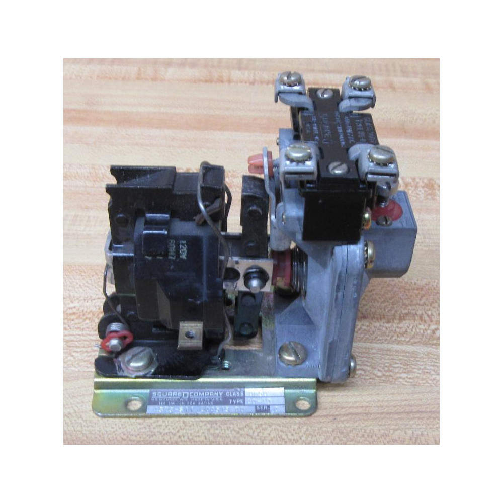 Square D 9050-AO-1D Time Delay Relay 9050-A0-1D W Cracked Cover - Used