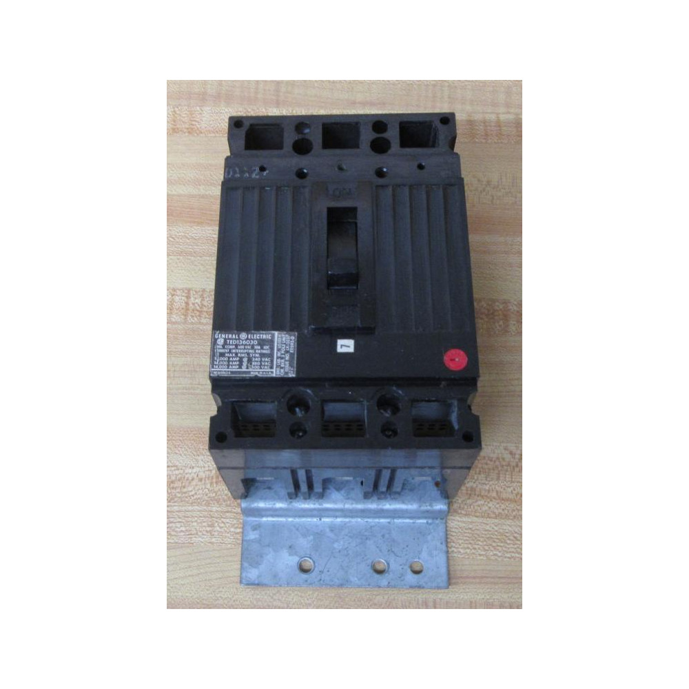 General Electric TED136030 Circuit Breaker WMounting Bracket - Used