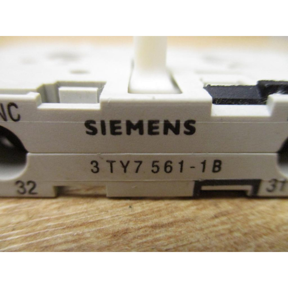 Siemens 3TY7-561-1B Auxiliary Contact 3TY75611B Cracked Case - Used