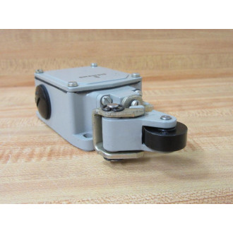 Siemens 3SE2 100-1 Limit Switch wRoller Lever 3SE21001 - New No Box