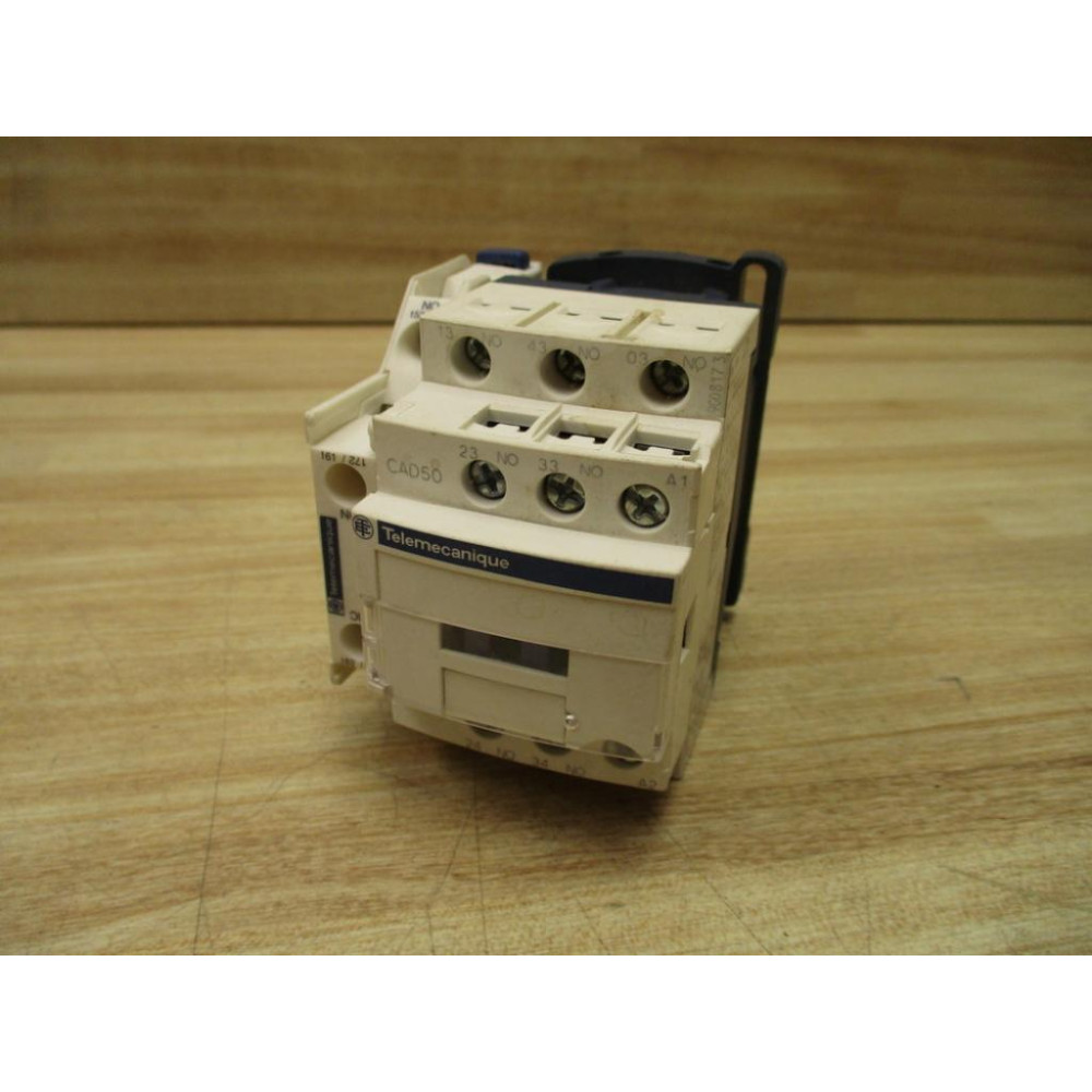 Schneider Electric CAD50E7 Telemecanique Relay - New No Box