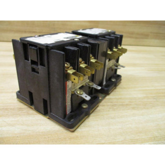 Square D 8965DPR33 Reverse Hoist Contactor 9561 - New No Box Square D 8965DPR33 Reverse Hoist Contactor 9561 - New No Box