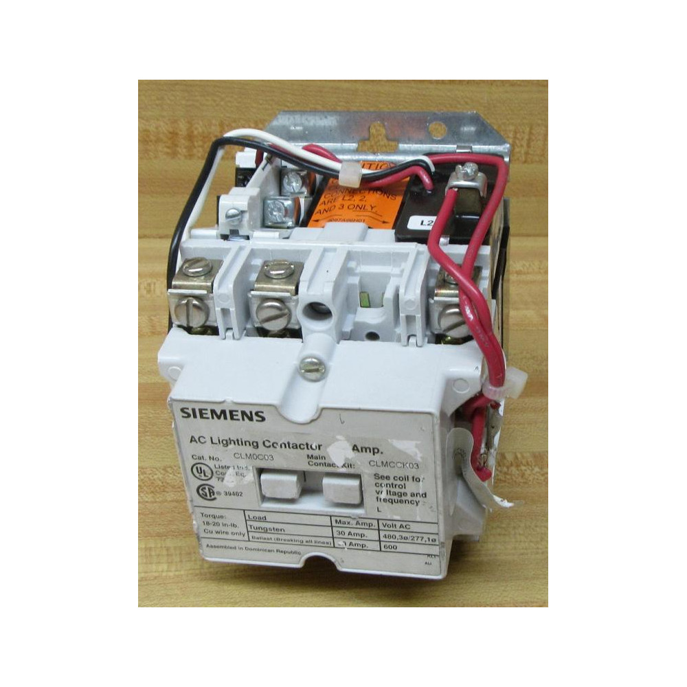 Siemens CLM0C03 Contactor W Chipped Housing - Used Siemens CLM0C03 Contactor W Chipped Housing - Used