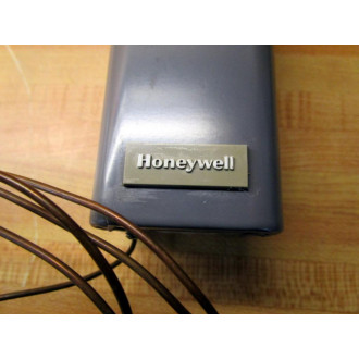 Honeywell T675A-1508 Remote Bulb Temperature Controller T675A1508 - Used