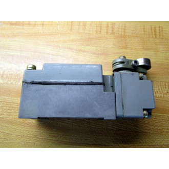 Cutler Hammer E50SN Eaton Limit Switch Body E50 WE50DN1 (1) Roller - Used