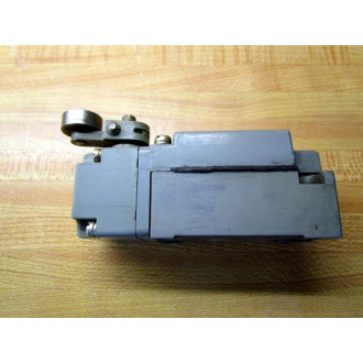 Cutler Hammer E50SN Eaton Limit Switch Body E50 WE50DN1 (1) Roller - Used