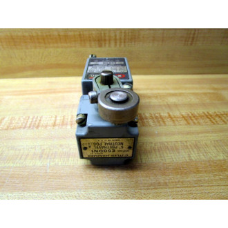 Cutler Hammer E50SN Eaton Limit Switch Body E50 WE50DN1 (1) Roller - Used