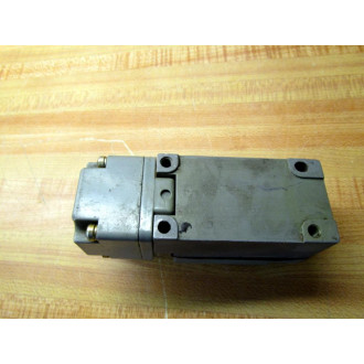 Cutler Hammer E50SN Eaton Limit Switch Body E50 WE50DN1 (1) Roller - Used