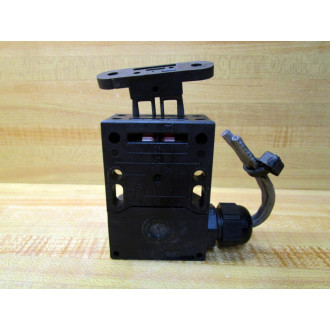 Schmersal AZ 15 ZVRK Safety Interlock Switch WSide Conn. & Key - Used