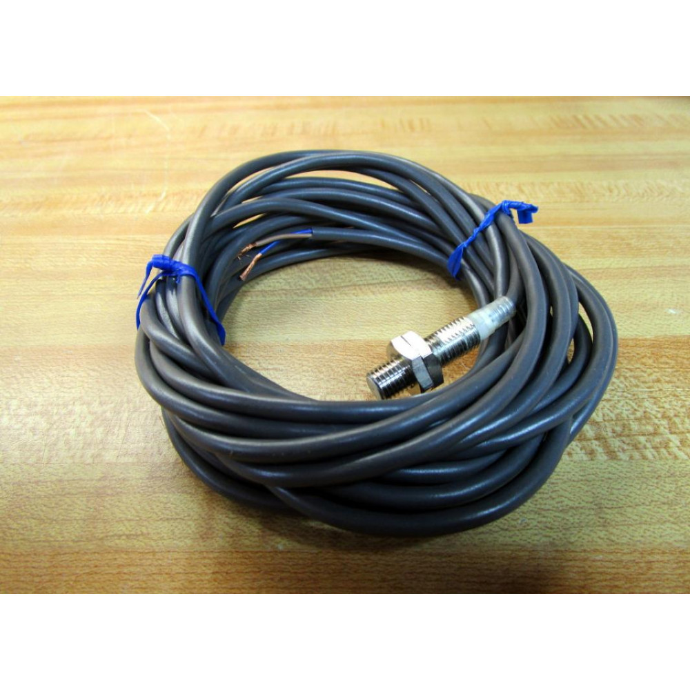 Omron E2E-X2D2-N Proximity Sensor 21806 - New No Box