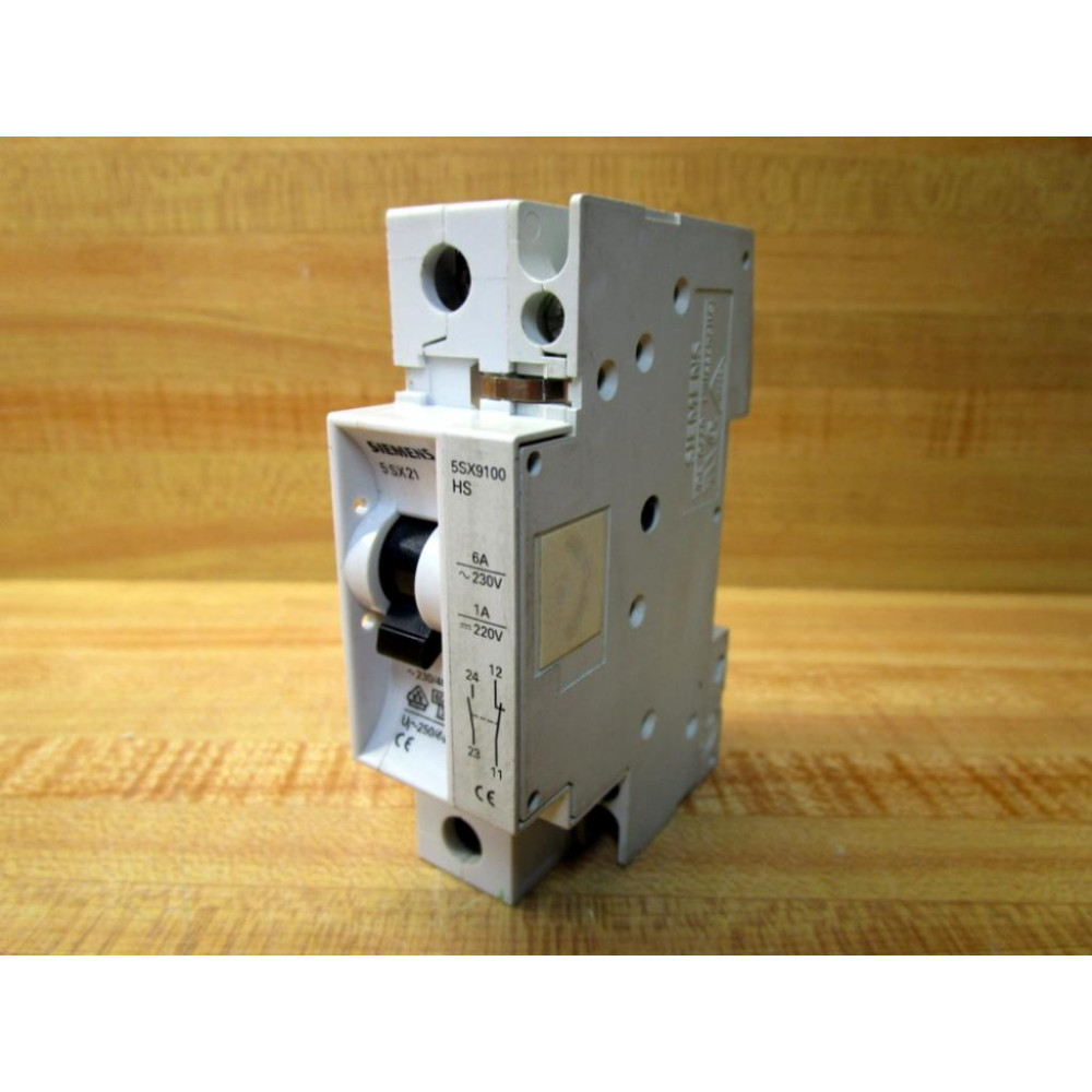 Siemens 5SX21-C10 10A Circuit Breaker 5SX21C10 WAux. Contact 5SX9100 - Used