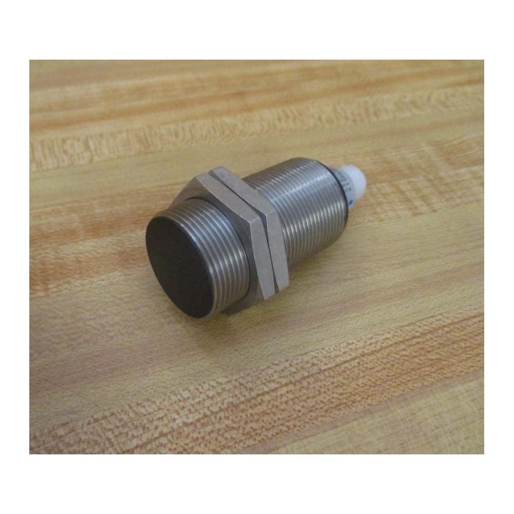 Cutler Hammer E57LAL30A2SA Tubular Inductive Proximity Switch - New No Box