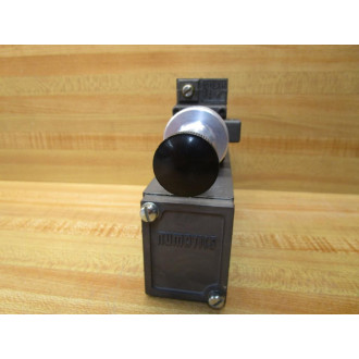 Numatics 082RS125U016W00 Pressure Regulator 081RS100U000000 - Used