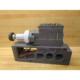 Numatics 082RS125U016W00 Pressure Regulator 081RS100U000000 - Used