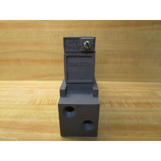 Numatics 082RS125U016W00 Pressure Regulator 081RS100U000000 - Used