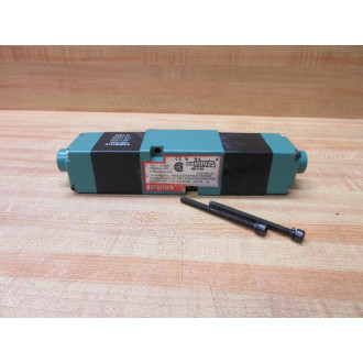 Numatics 081SS402K000030 Valve 082SS425K015M30 - Used