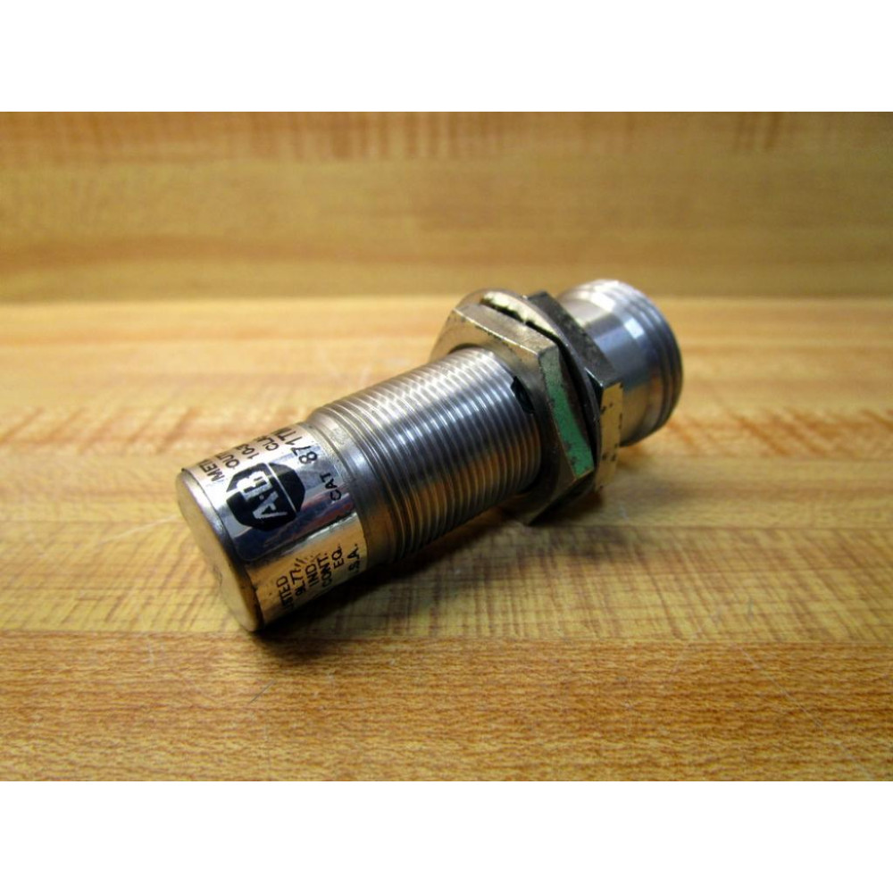 Allen Bradley 871TM-DH8CP18-N4 Proximity Sensor 871TMDH8CP18N4 - Used Allen Bradley 871TM-DH8CP18-N4 Proximity Sensor 871TMDH8CP18N4 - Used