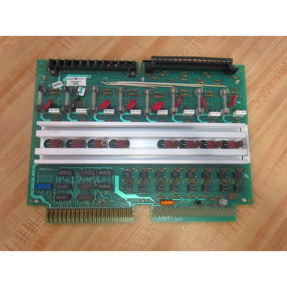 General Electric IC600YB904A GEFanuc Output Board 2 - Parts Only